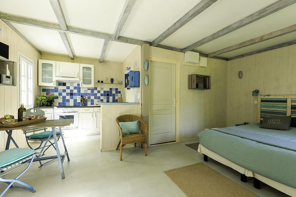 Les Gites Du Domaine De Rhodes Авиньон Стая снимка